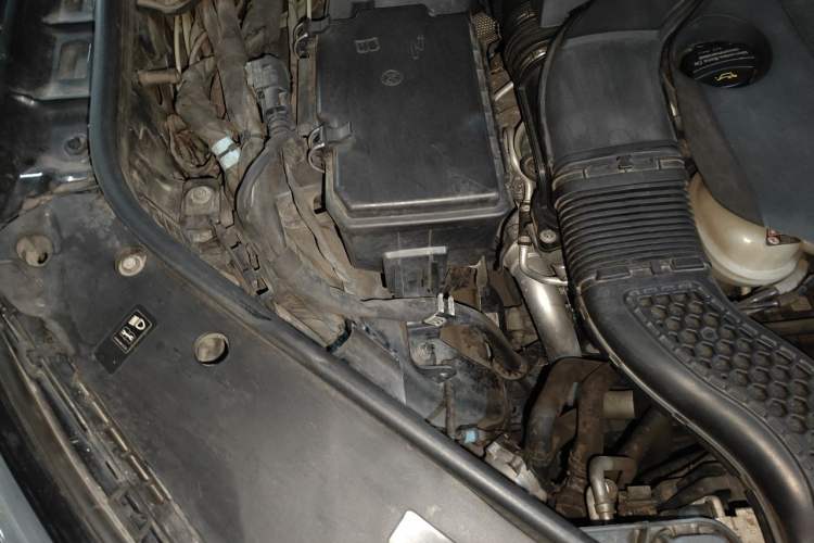 Used Mercedes-Benz GLE 2017 GLE 400 4MATIC Engine Bay Right