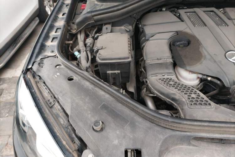 Used Mercedes-Benz GLE 2017 GLE 320 4MATIC Luxury Model Engine Bay Right