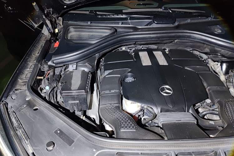 Used Mercedes-Benz GLE 2017 GLE 320 4MATIC Dynamic Model Engine Bay Right
