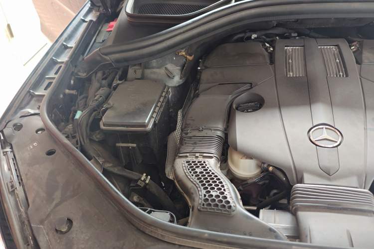 Used Mercedes-Benz GLE 2017 GLE 320 4MATIC Dynamic Model Engine Bay Right