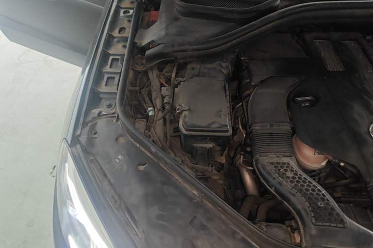 Used Mercedes-Benz GLE 2017 GLE 320 4MATIC Dynamic Model Engine Bay Right