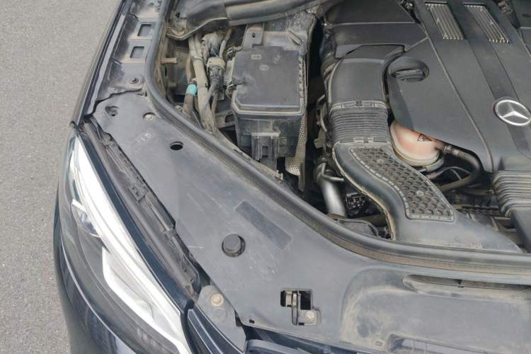 Used Mercedes-Benz GLE 2017 GLE 320 4MATIC Dynamic Model Engine Bay Right