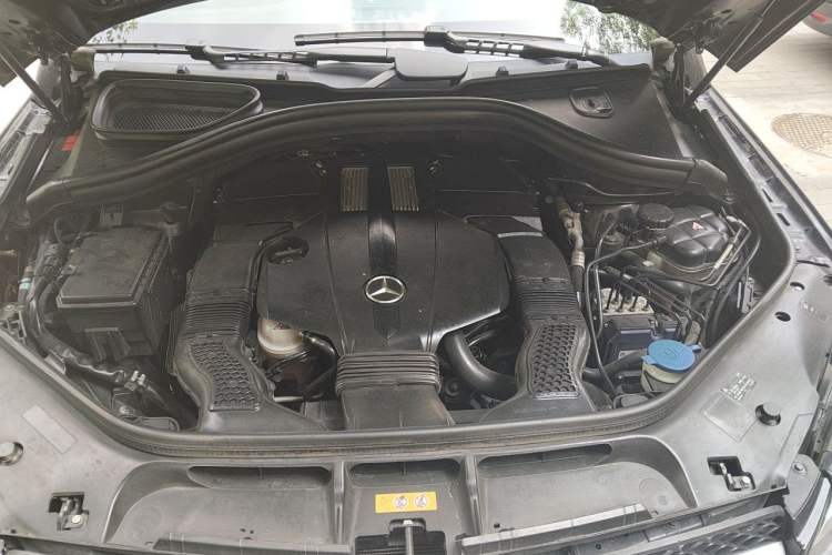 Used Mercedes-Benz GLE 2017 GLE 320 4MATIC Dynamic Model Engine Bay