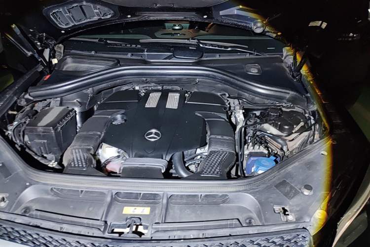 Used Mercedes-Benz GLE 2017 GLE 320 4MATIC Dynamic Model Engine Bay