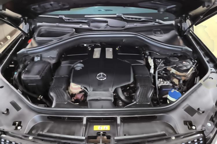 Used Mercedes-Benz GLE 2017 GLE 320 4MATIC Dynamic Model Engine Bay