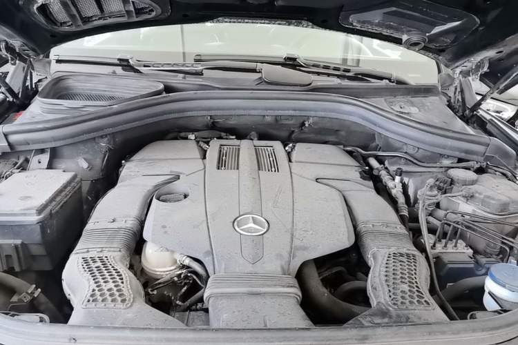 Used Mercedes-Benz GLE 2017 GLE 320 4MATIC Dynamic Model Engine Bay