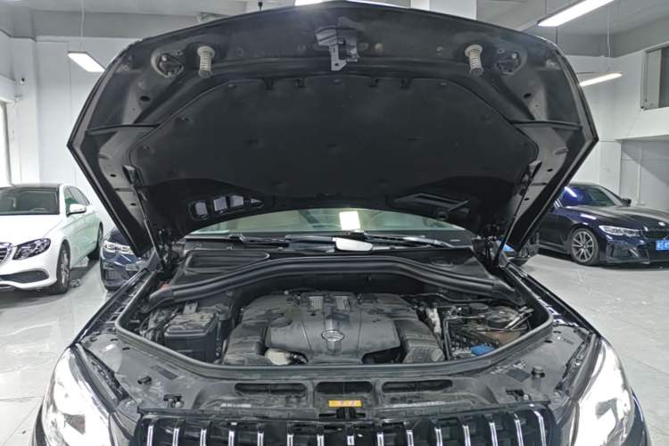 Used Mercedes-Benz GLE 2017 GLE 320 4MATIC Dynamic Model Engine Bay