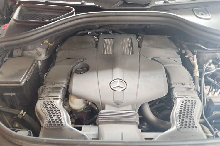 Used Mercedes-Benz GLE 2017 GLE 320 4MATIC Dynamic Model Engine Bay