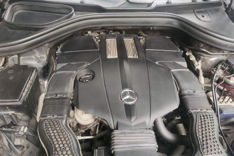 Used Mercedes-Benz GLE 2017 GLE 320 4MATIC Dynamic Model Engine Bay