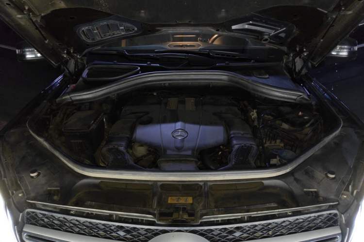 Used Mercedes-Benz GLE 2017 GLE 320 4MATIC Dynamic Model Engine Bay