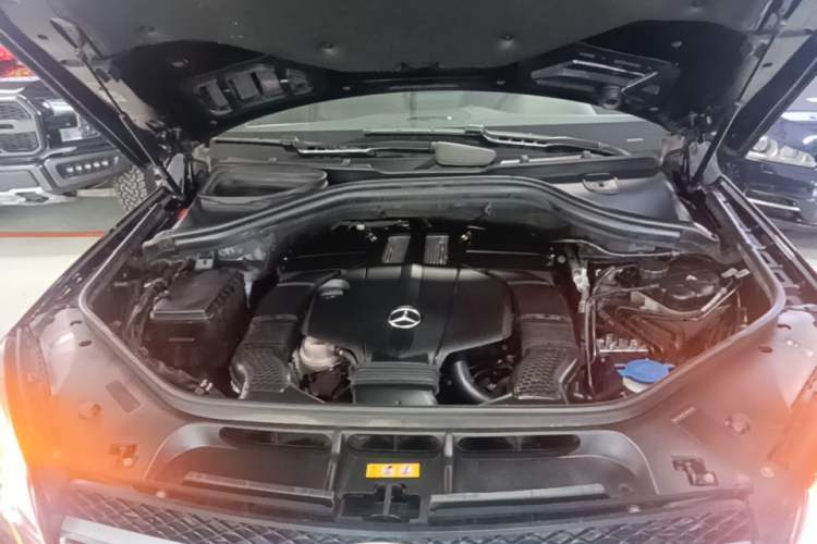 Used Mercedes-Benz GLE 2017 GLE 320 4MATIC Dynamic Model Engine Bay