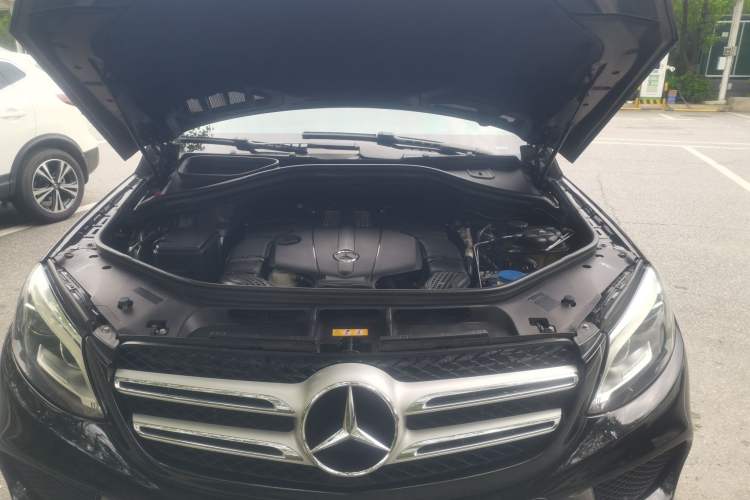 Used Mercedes-Benz GLE 2017 GLE 400 4MATIC Engine Bay