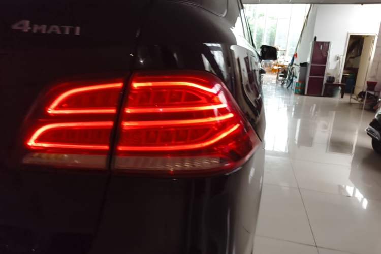 Used Mercedes-Benz GLE 2017 GLE 320 4MATIC Dynamic Model Exterior 3