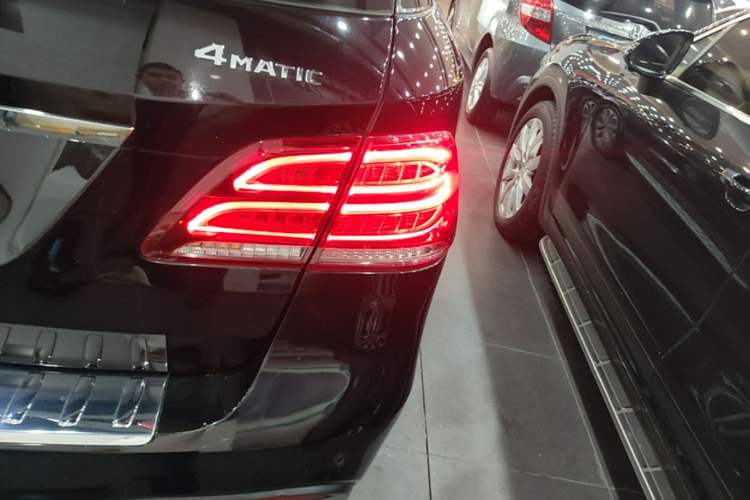 Used Mercedes-Benz GLE 2017 GLE 320 4MATIC Dynamic Model Exterior 3