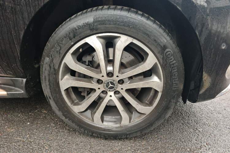 Used Mercedes-Benz GLE 2017 GLE 320 4MATIC Dynamic Model Exterior 4