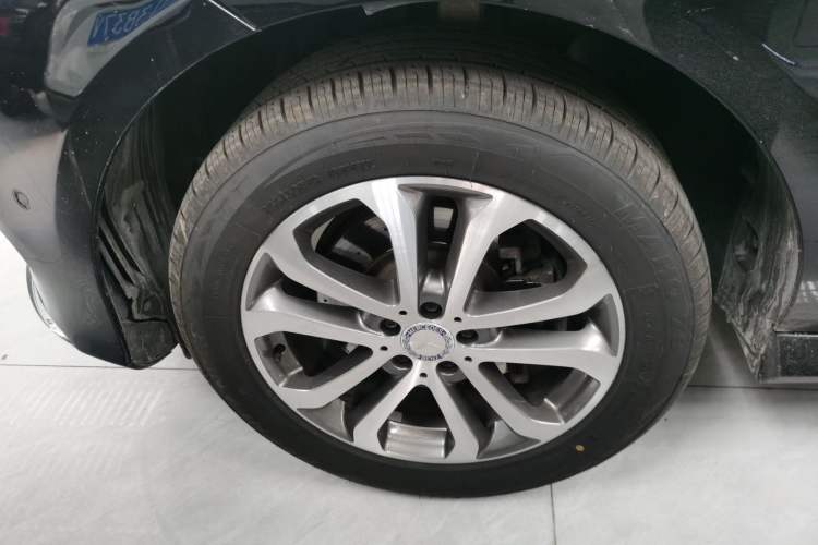 Used Mercedes-Benz GLE 2017 GLE 320 4MATIC Dynamic Model Exterior 4