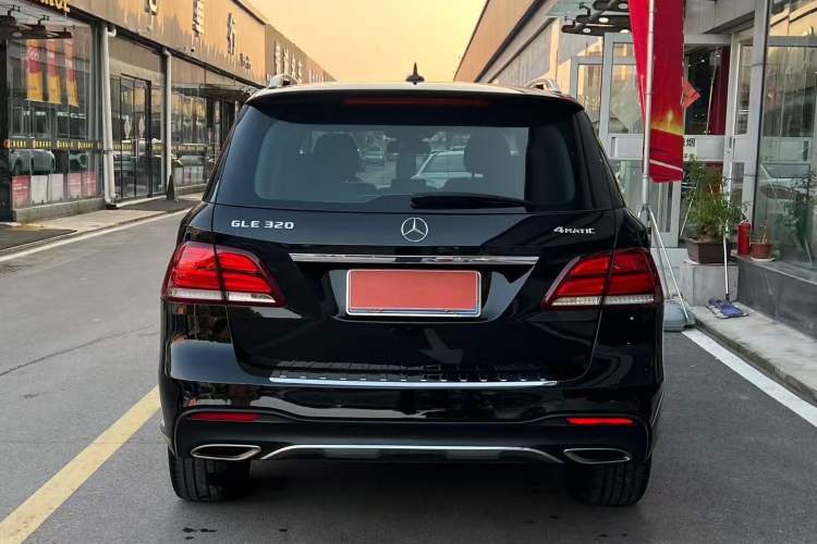Used Mercedes-Benz GLE 2017 GLE 320 4MATIC Dynamic Model Exterior 4