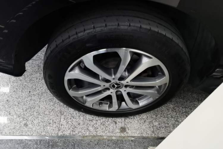 Used Mercedes-Benz GLE 2017 GLE 320 4MATIC Dynamic Model Exterior 5