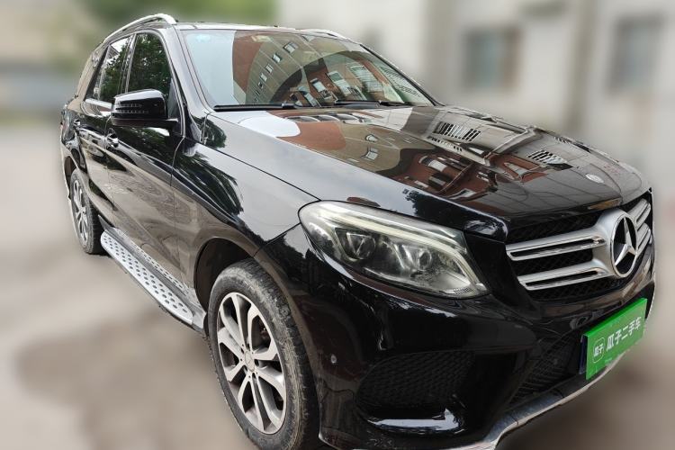 Used Mercedes-Benz GLE 2017 GLE 320 4MATIC Luxury Model Front Right 45 Deg