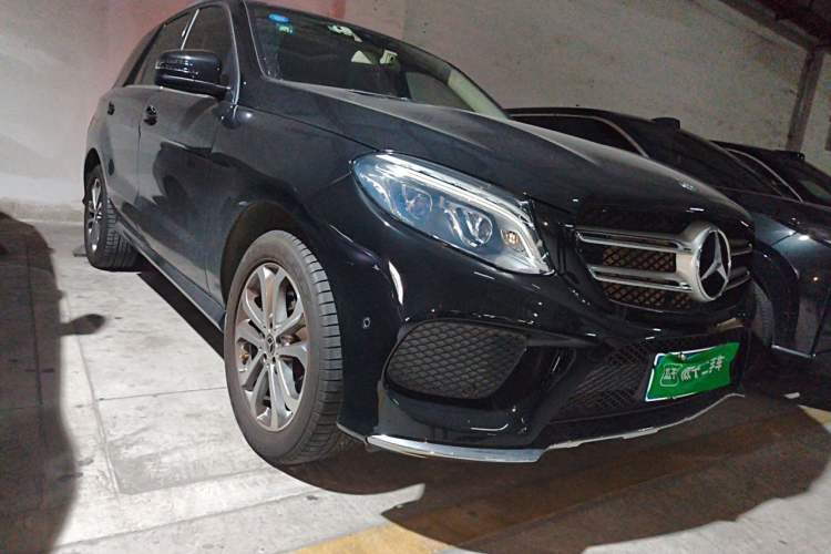 Used Mercedes-Benz GLE 2017 GLE 320 4MATIC Dynamic Model Front Right 45 Deg