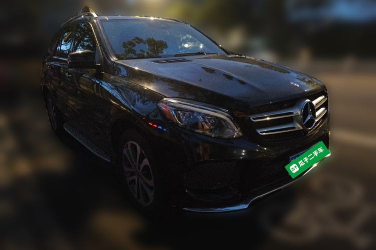 Used Mercedes-Benz GLE  Front Right 45 Deg