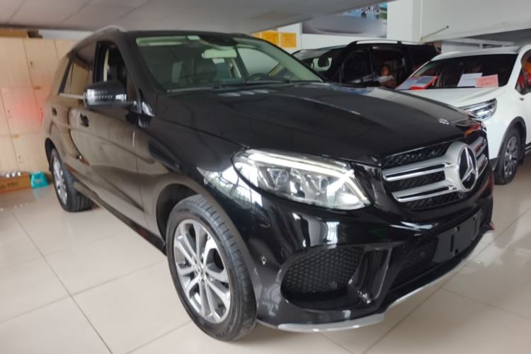 Used Mercedes-Benz GLE 2017 GLE 320 4MATIC Dynamic Model Front Right 45 Deg