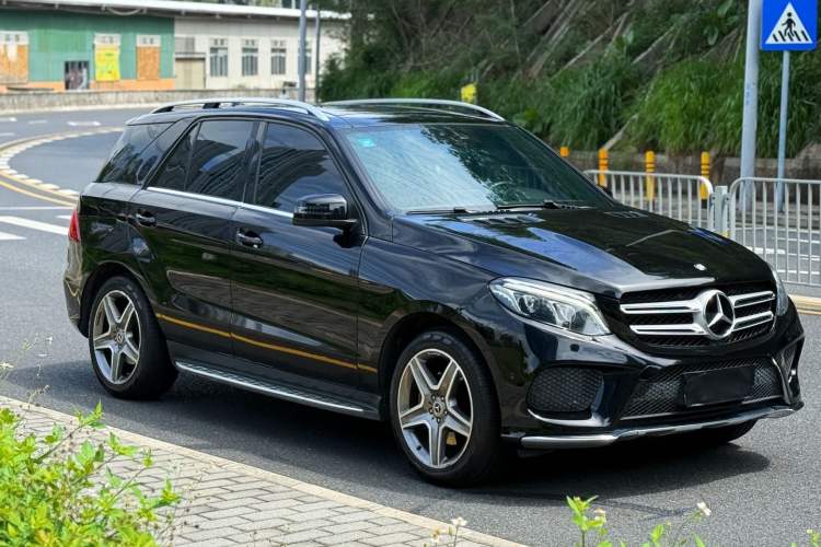 Used Mercedes-Benz GLE 2017 GLE 400 4MATIC Front Right 45 Deg