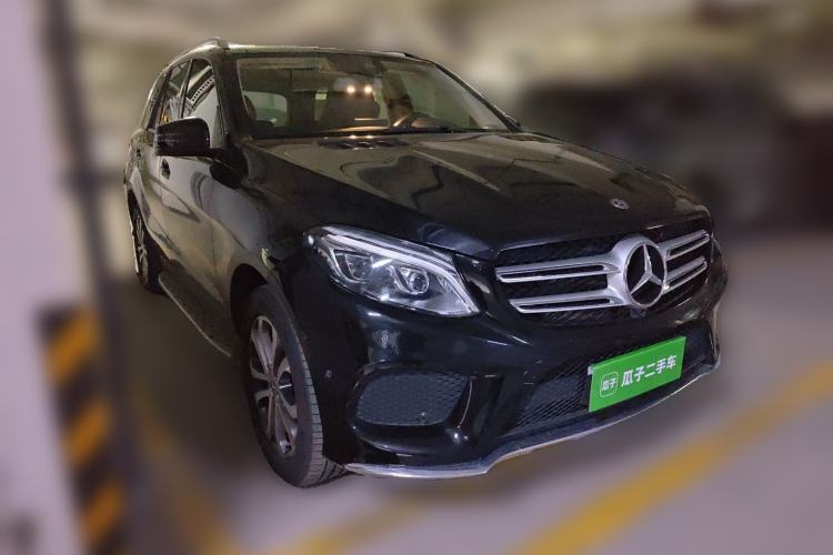 Used Mercedes-Benz GLE 2017 GLE 320 4MATIC Luxury Model Front Right 45 Deg