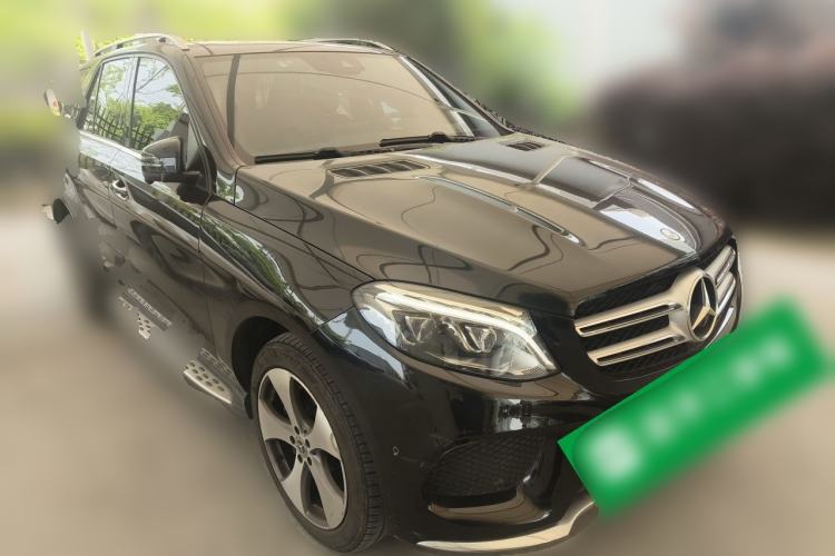 Used Mercedes-Benz GLE 2017 GLE 320 4MATIC Luxury Model Front Right 45 Deg