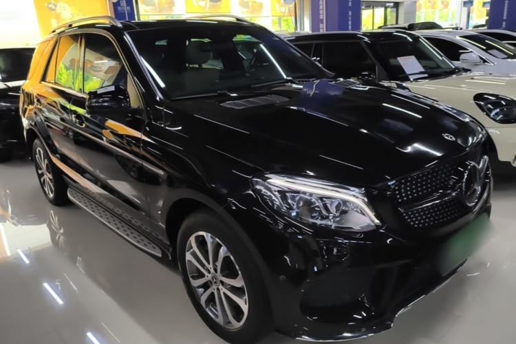 Used Mercedes-Benz GLE 2017 GLE 320 4MATIC Dynamic Model Front Right 45 Deg