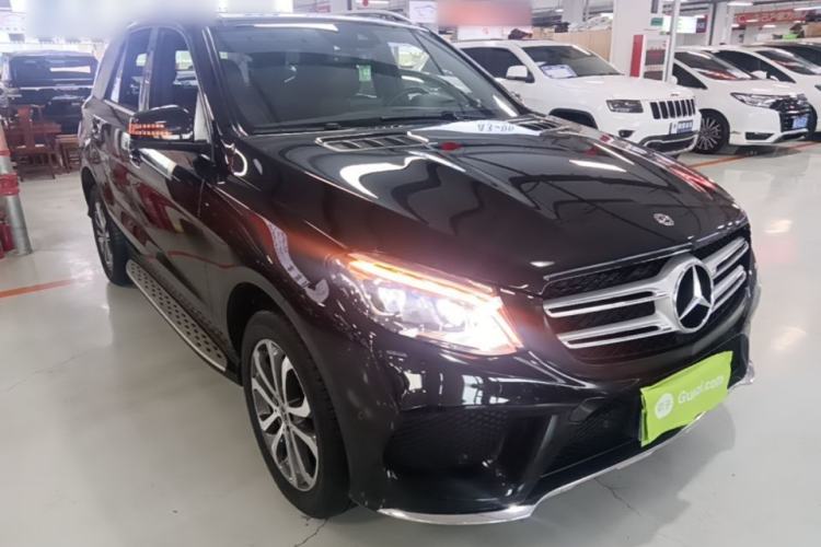 Used Mercedes-Benz GLE 2017 GLE 320 4MATIC Dynamic Model Front Right 45 Deg