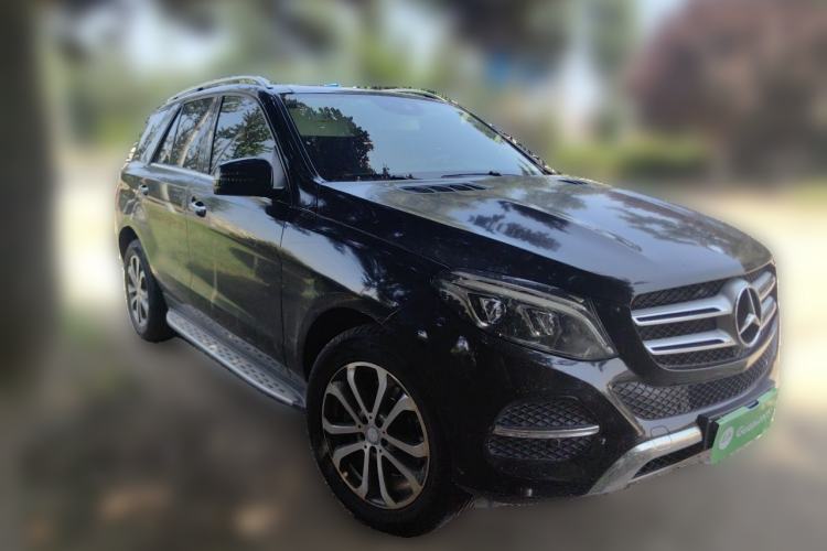 Used Mercedes-Benz GLE  Front Right 45 Deg