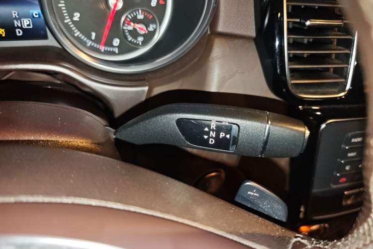 Used Mercedes-Benz GLE 2017 GLE 320 4MATIC Dynamic Model Gear Lever