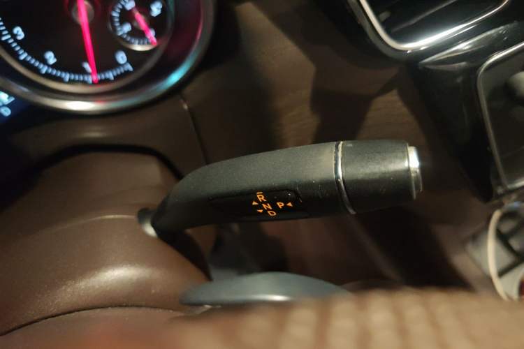 Used Mercedes-Benz GLE 2017 GLE 320 4MATIC Dynamic Model Gear Lever