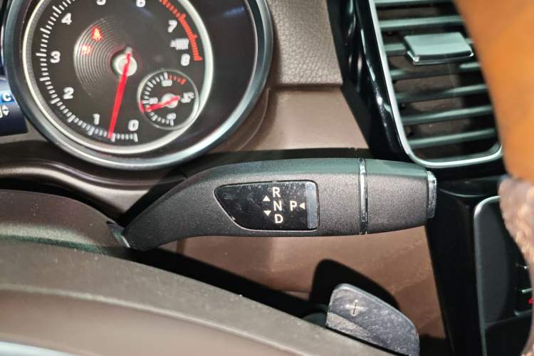 Used Mercedes-Benz GLE 2017 GLE 320 4MATIC Dynamic Model Gear Lever