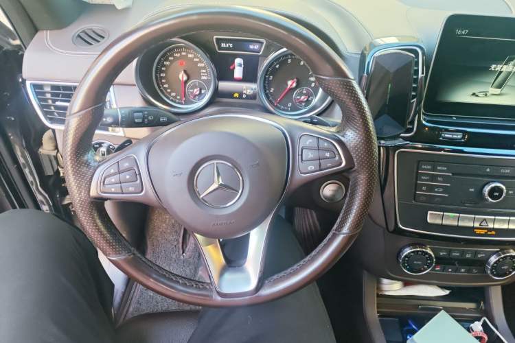 Used Mercedes-Benz GLE 2017 GLE 320 4MATIC Luxury Model Instrument Cluster