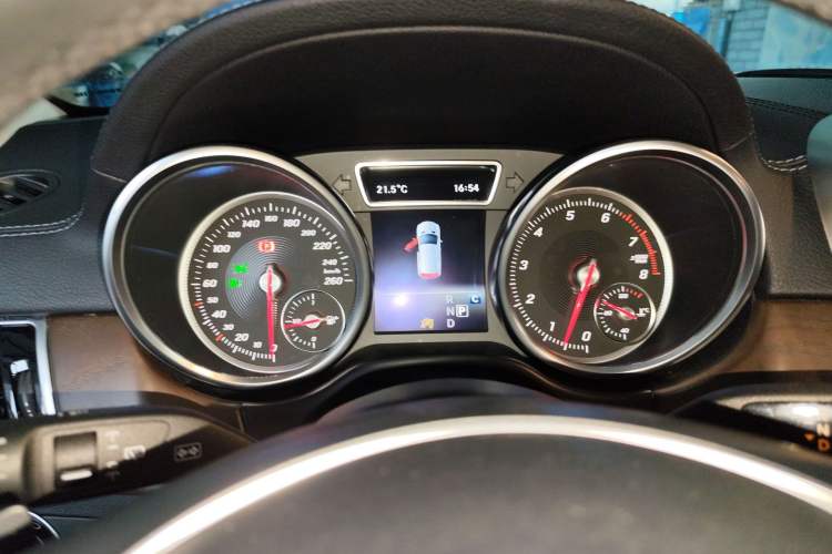 Used Mercedes-Benz GLE 2017 GLE 320 4MATIC Dynamic Model Instrument Cluster