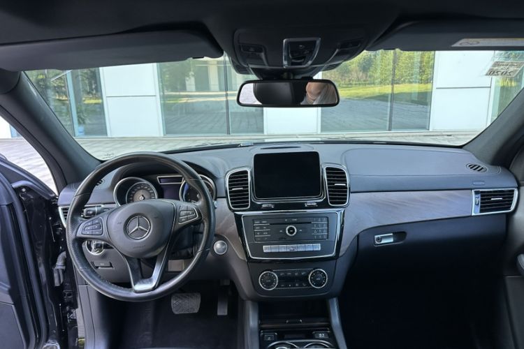 Used Mercedes-Benz GLE 2017 GLE 400 4MATIC Interior 1