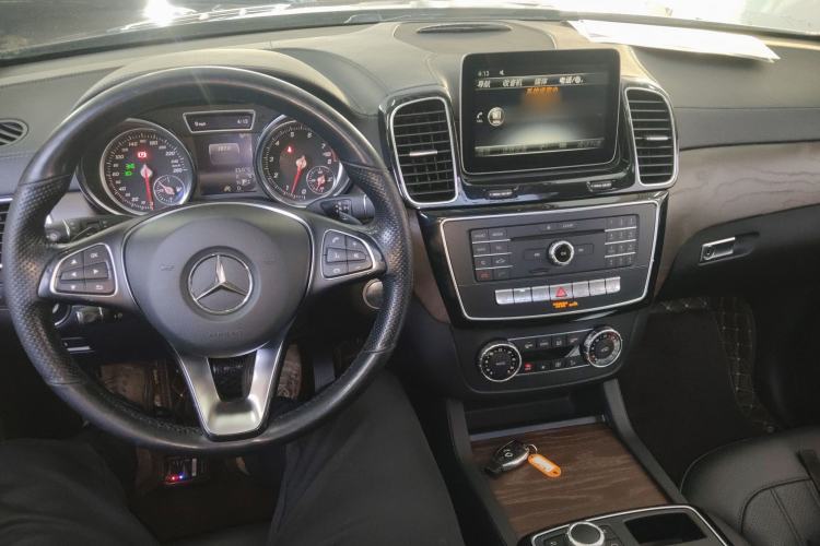 Used Mercedes-Benz GLE 2017 GLE 320 4MATIC Dynamic Model Interior 2