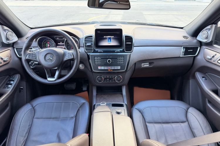Used Mercedes-Benz GLE 2017 GLE 320 4MATIC Dynamic Model Interior 2