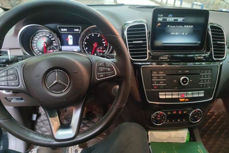 Used Mercedes-Benz GLE 2017 GLE 400 4MATIC Interior 2