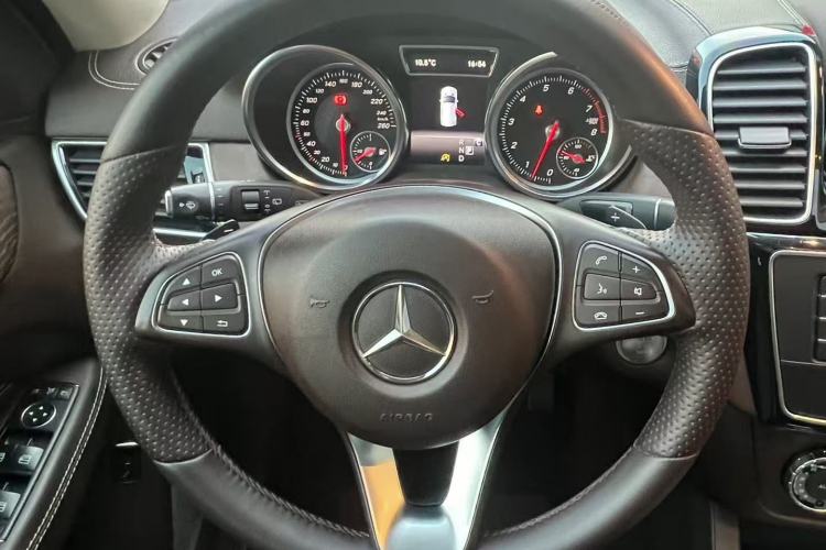 Used Mercedes-Benz GLE 2017 GLE 320 4MATIC Dynamic Model Interior 2