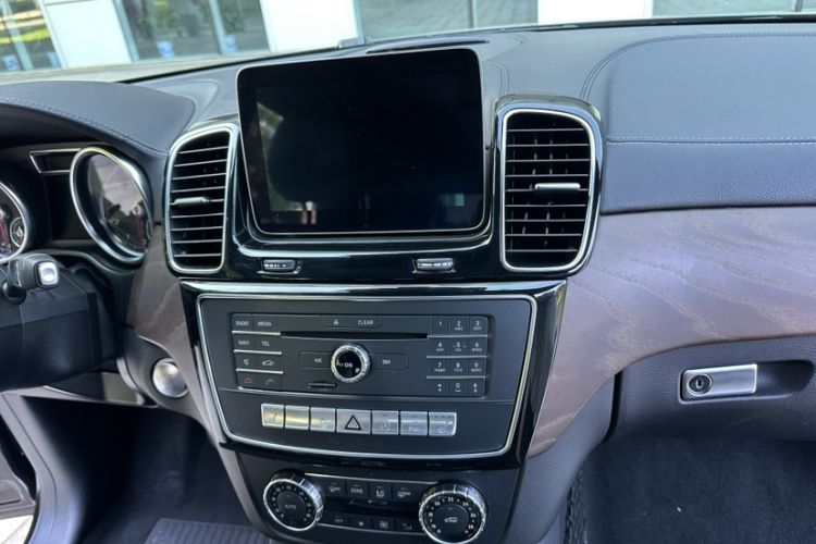 Used Mercedes-Benz GLE 2017 GLE 400 4MATIC Interior 3