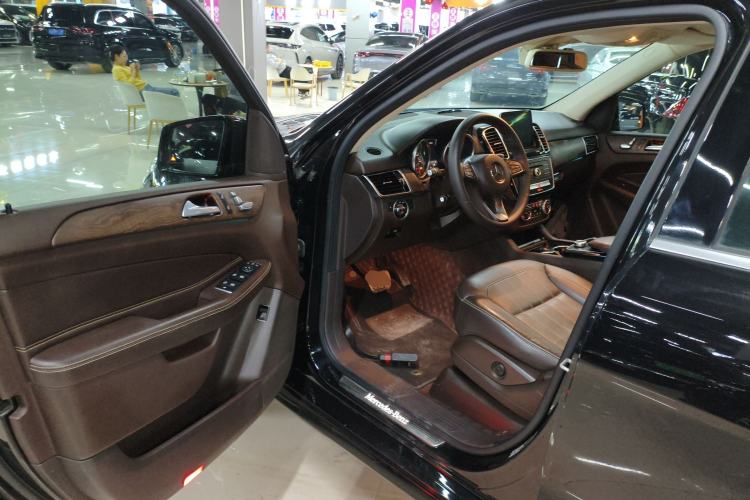 Used Mercedes-Benz GLE 2017 GLE 320 4MATIC Dynamic Model Interior 3