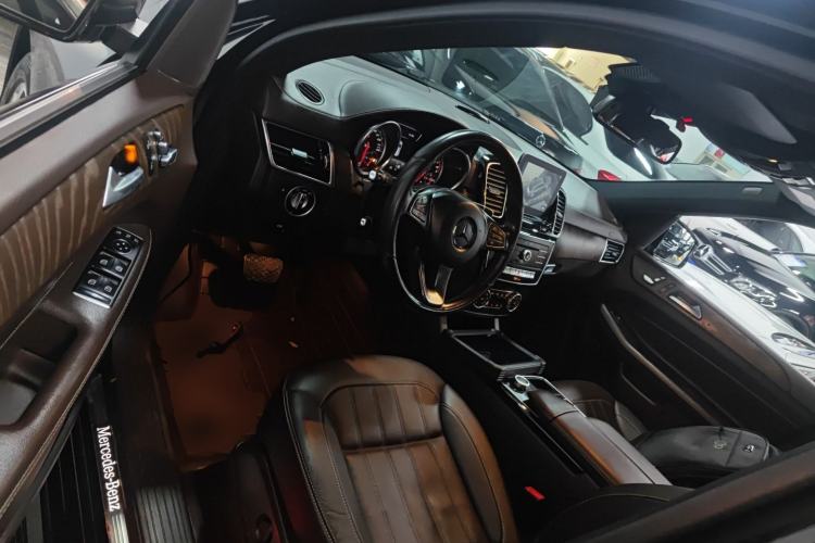 Used Mercedes-Benz GLE 2017 GLE 320 4MATIC Dynamic Model Interior 3