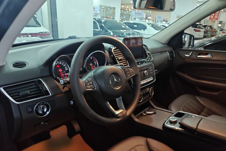 Used Mercedes-Benz GLE 2017 GLE 320 4MATIC Dynamic Model Interior 3