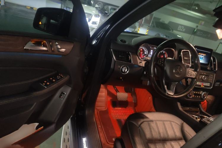 Used Mercedes-Benz GLE 2017 GLE 320 4MATIC Dynamic Model Interior 3
