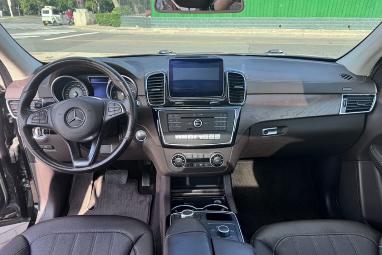 Used Mercedes-Benz GLE 2017 GLE 320 4MATIC Dynamic Model Interior 4