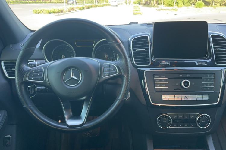 Used Mercedes-Benz GLE 2017 GLE 400 4MATIC Interior 4