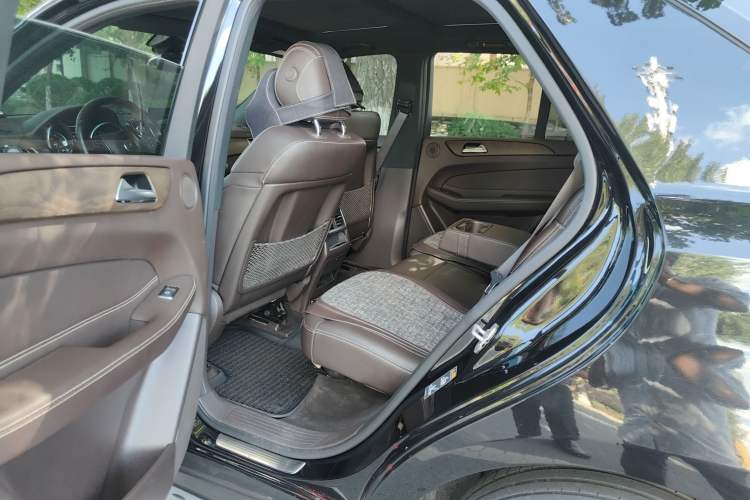 Used Mercedes-Benz GLE 2017 GLE 320 4MATIC Dynamic Model Interior 4
